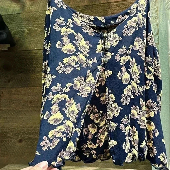 Free People Flowing Floral Tank Top – Open Back – Size M – Navy Blue - Picture 5 of 13